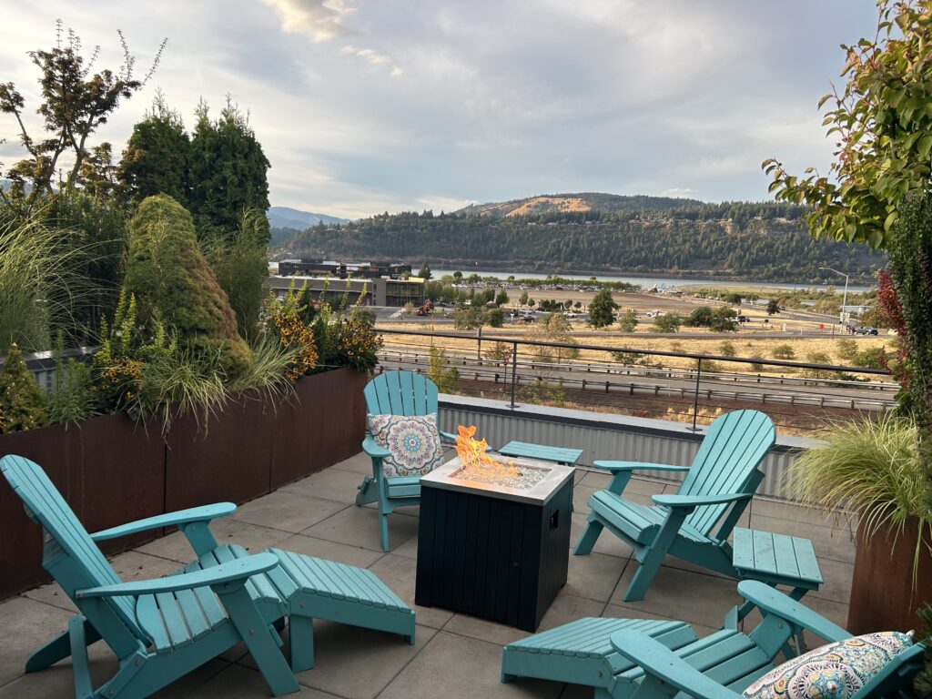 •4 guests • 2 bedroom • 2 bath
$425- $495 per night summer
$3,250 - $4,500 monthly