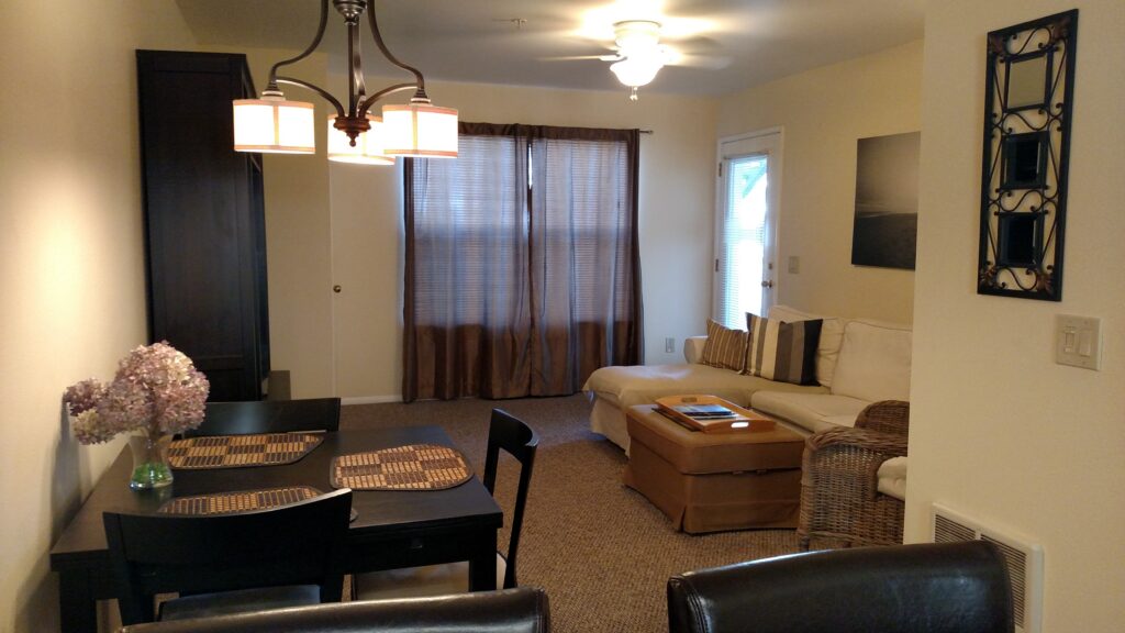 2 Guests • 1 Bedroom • 2 Bathrooms
$125- $215 per night
$1,550 - $3,550 per month