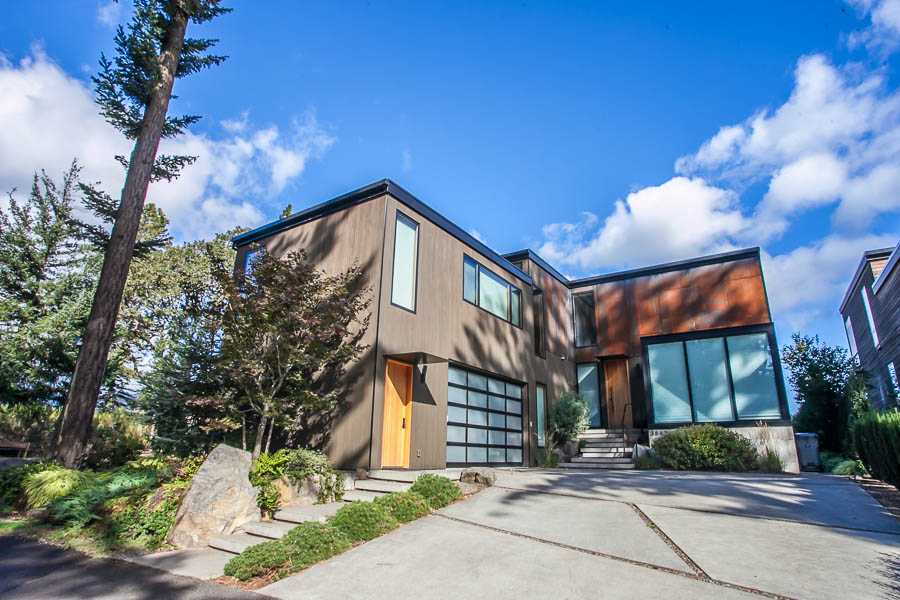 6 Guests • 3 Bedrooms • 3.5 Bathrooms
$9,500 per month
